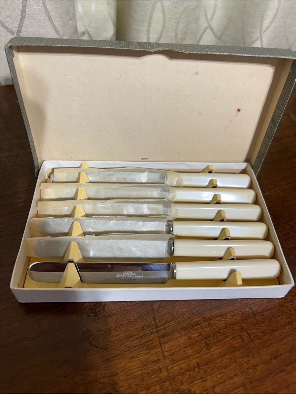 Pinder Brothers Sheffield Bakelite Handle Flatware Butter Knife Set - 6 Pieces.
